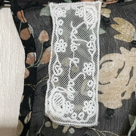 Sadie & Sage Daydreams Floral Blouse Size S - Picture 10 of 15